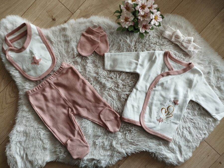 Komplet za bebe s leptirima