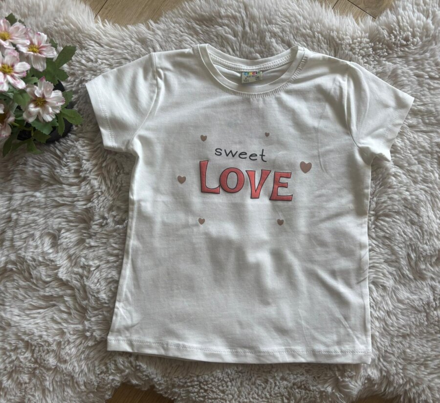 Bijela majica s natpisom LOVE