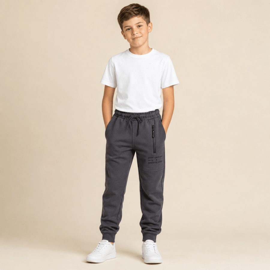 Tamno sive hlače trenirke s natpisom